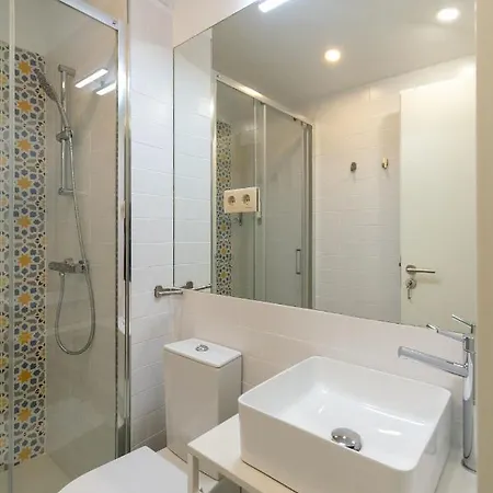 Portucale Guest House- Self Check-in Homestay Porto